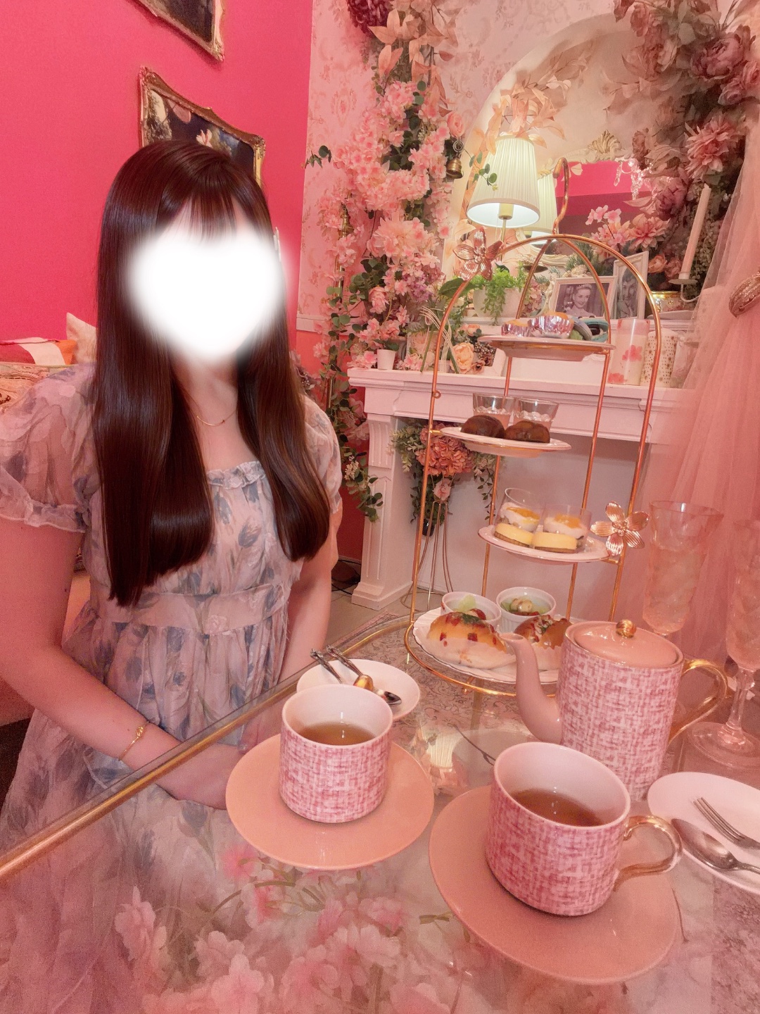この間はお友達とアフタヌーンティーに行ってきました🍰🫖かわいい個室のお部屋だったし、ワンピースやドレスにも着替えられたの☺️✨️幸せ~♡♡