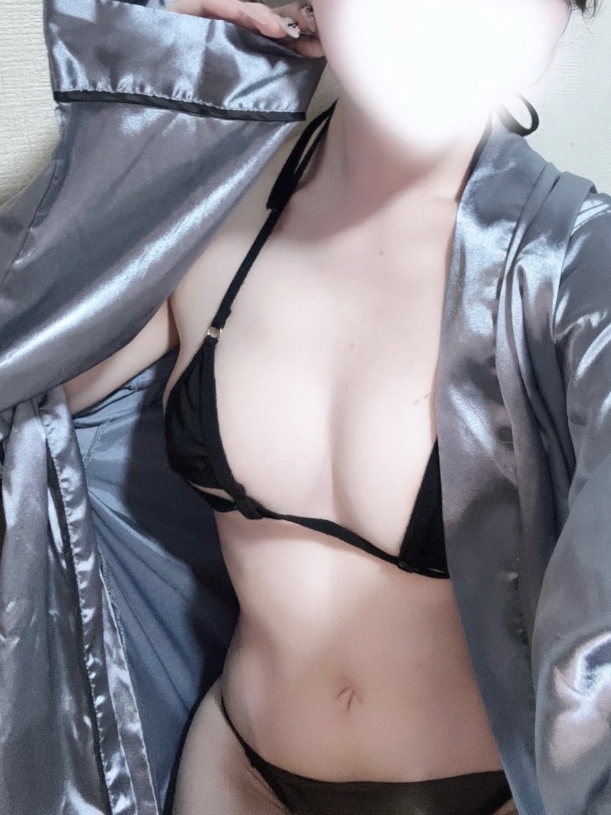 ∠(　˙-˙ )／💘